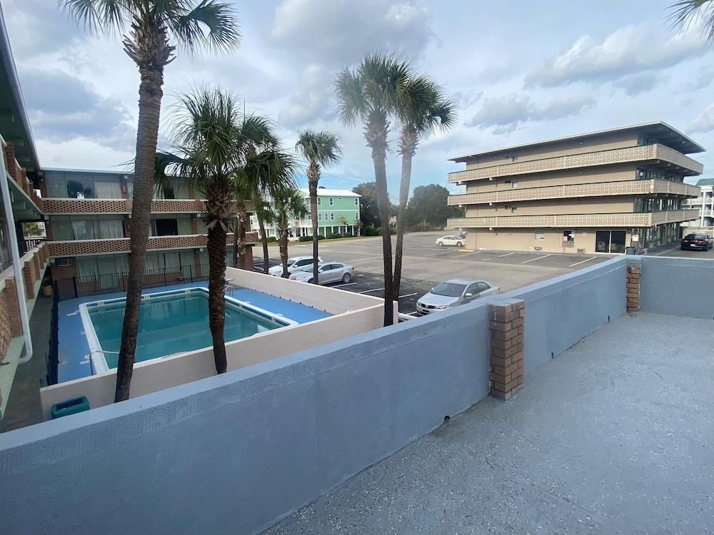 Palms by the Beach Motel photo 1