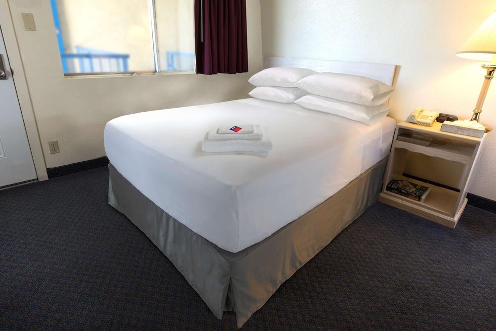 Americas Best Value Inn & Suites Forsyth photo 5
