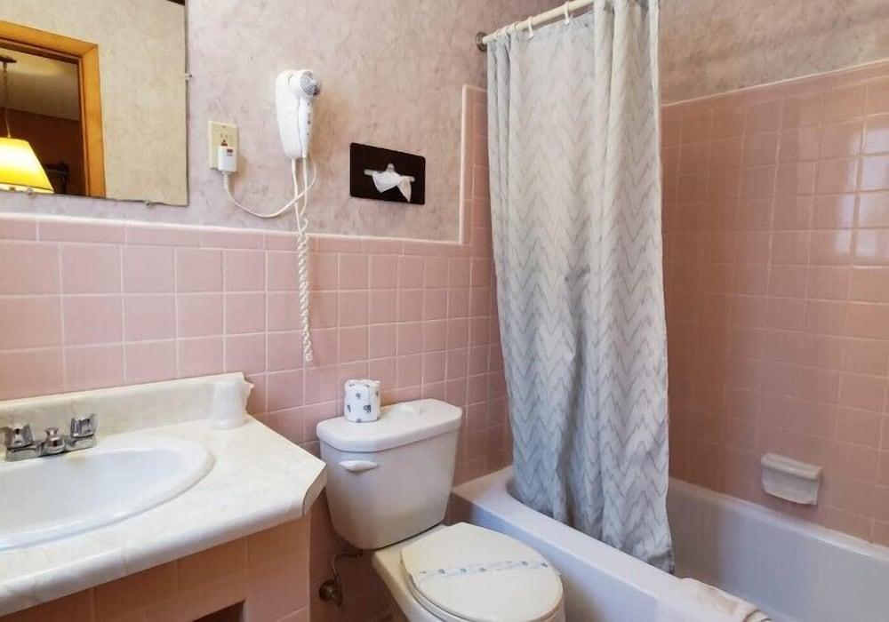 Red Ranch Motel photo 20