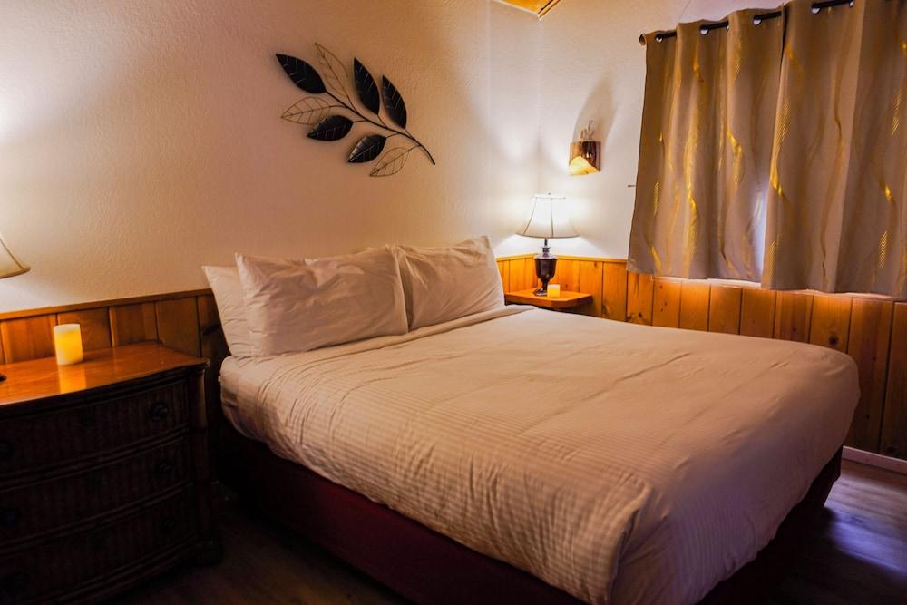 Sleepy Hollow Cabins and Hotel photo 59
