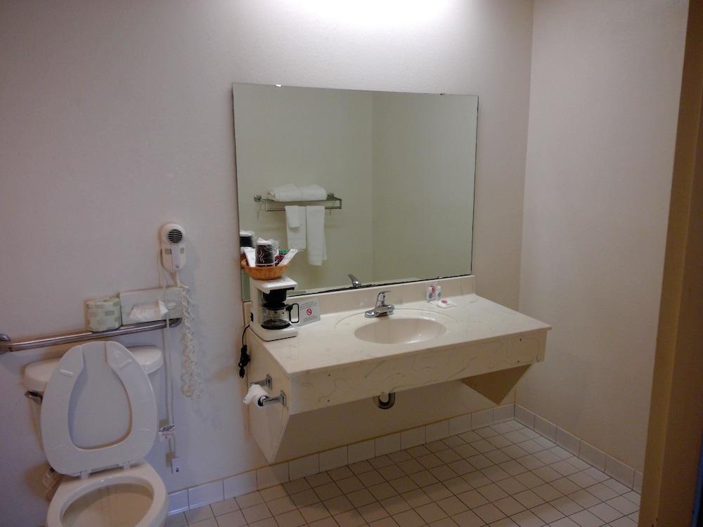 Americas Best Value Inn Kinston photo 8