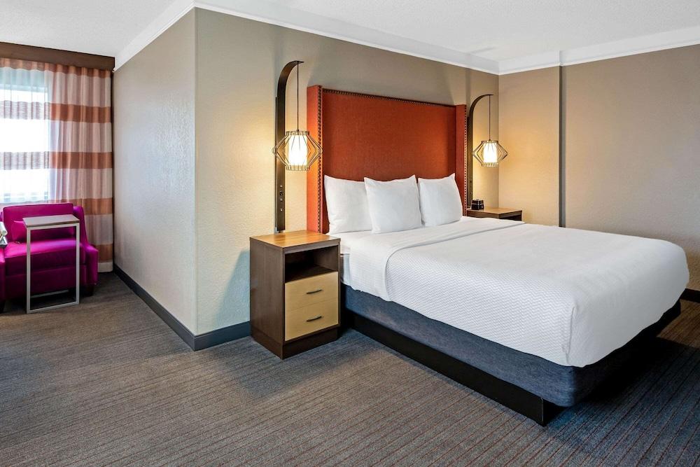 La Quinta Inn & Suites by Wyndham San Francisco Airport N photo 29