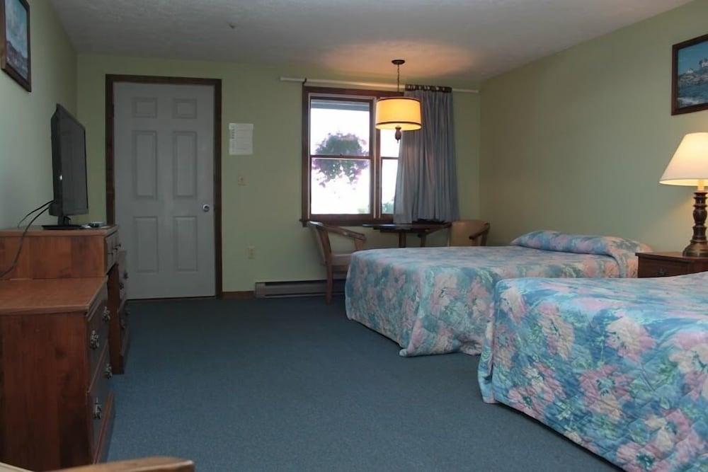 The Villager Motel photo 10