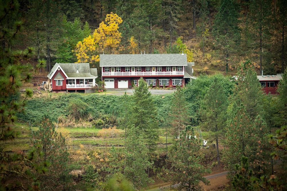 Hearthstone Elegant Lodge by the River photo 37