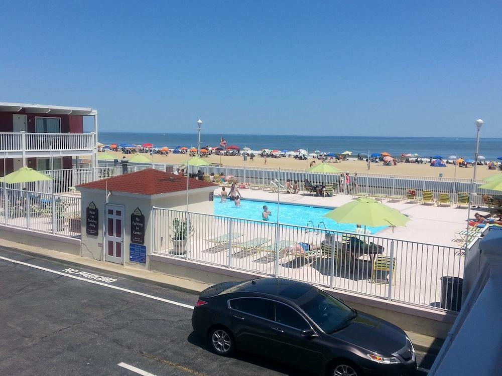 Fish Tales Boardwalk Inn photo 20