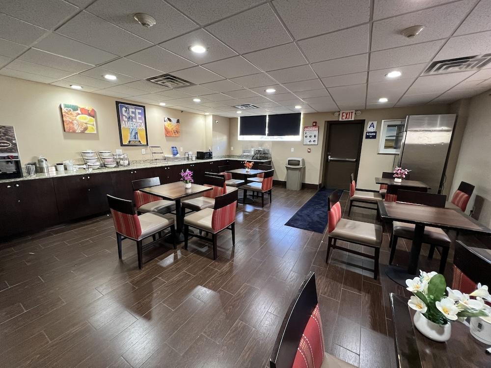 Travelodge by Wyndham Ozone Park photo 18