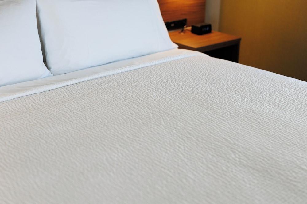 Holiday Inn Express & Suites Mountain View Silicon Valley by IHG photo 11