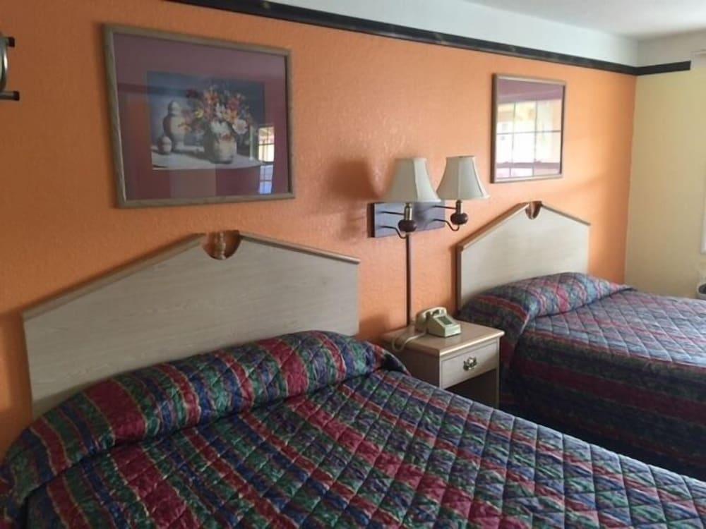 Tower Motel photo 9