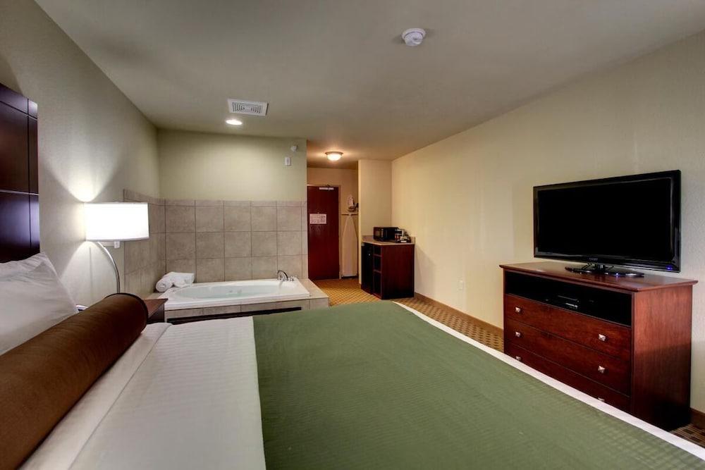 Cobblestone Inn & Suites photo 1