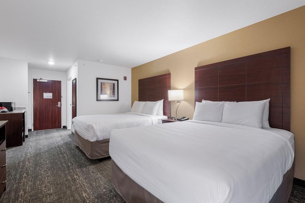 Cobblestone Hotel & Suites-Bellefontaine photo 7