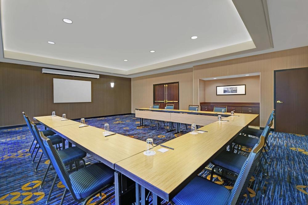 Courtyard by Marriott Raynham photo 44