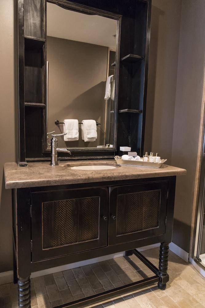 The DWIGHT D Hotel photo 48