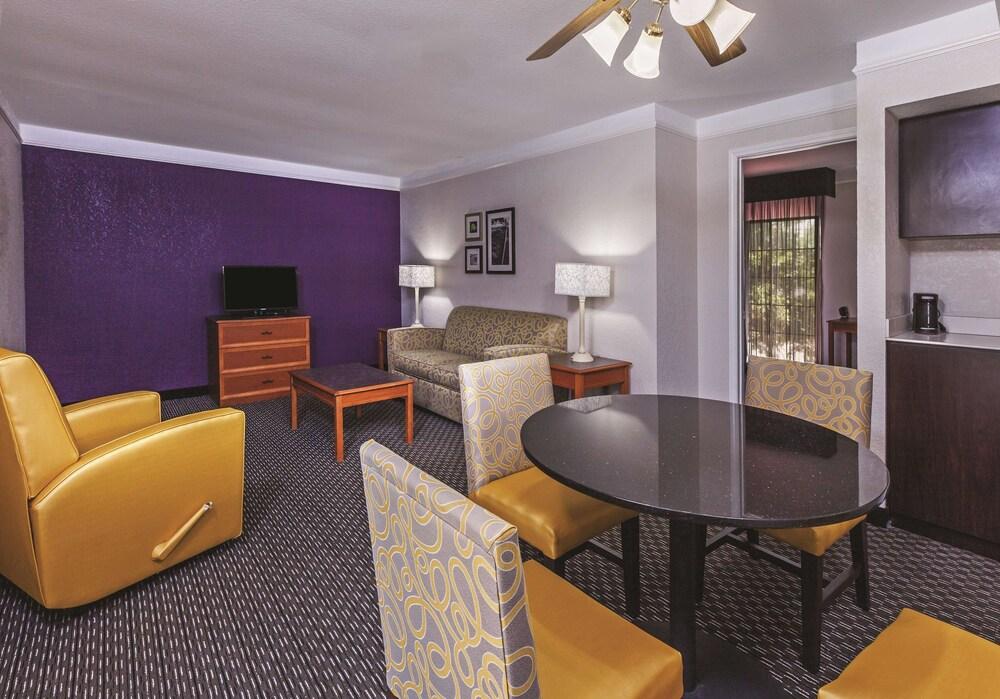 La Quinta Inn by Wyndham San Marcos photo 34