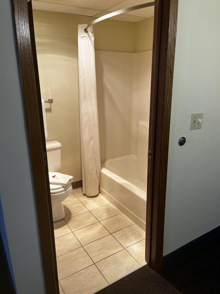 Super 8 by Wyndham Smithville/Kansas City photo 12