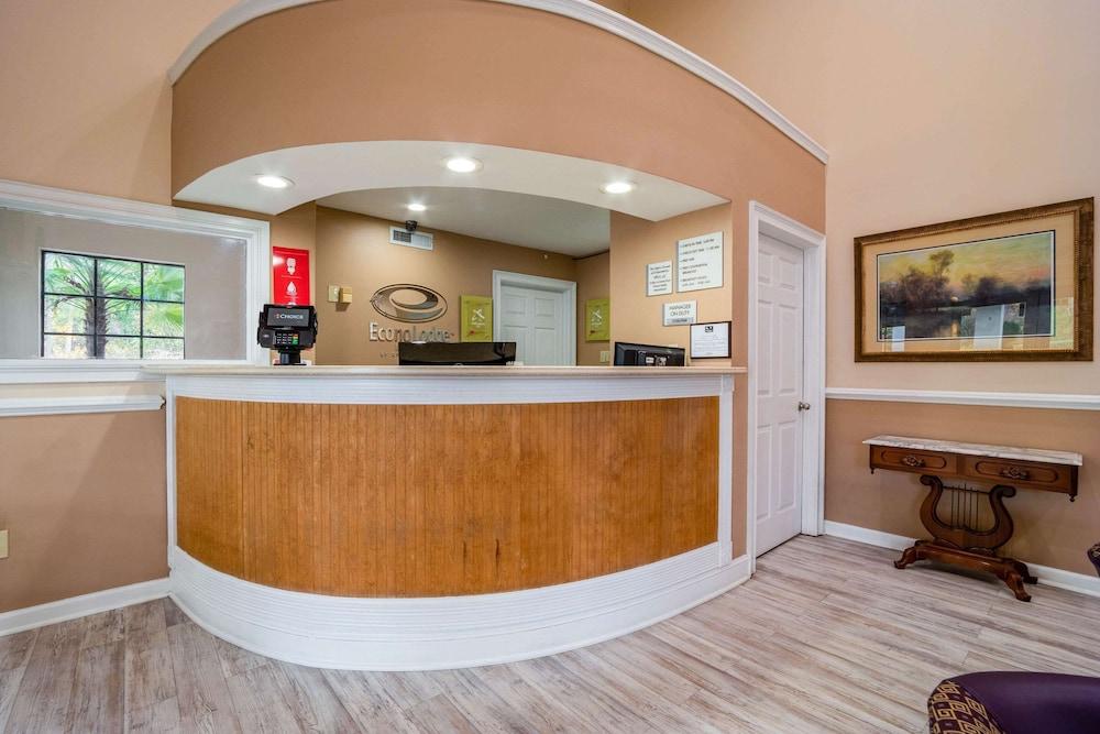 Econo Lodge Inn & Suites Cayce I-26 Airport photo 2