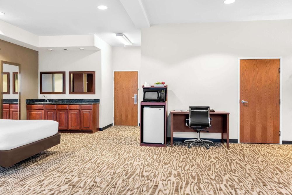 Comfort Inn & Suites Riverton photo 23