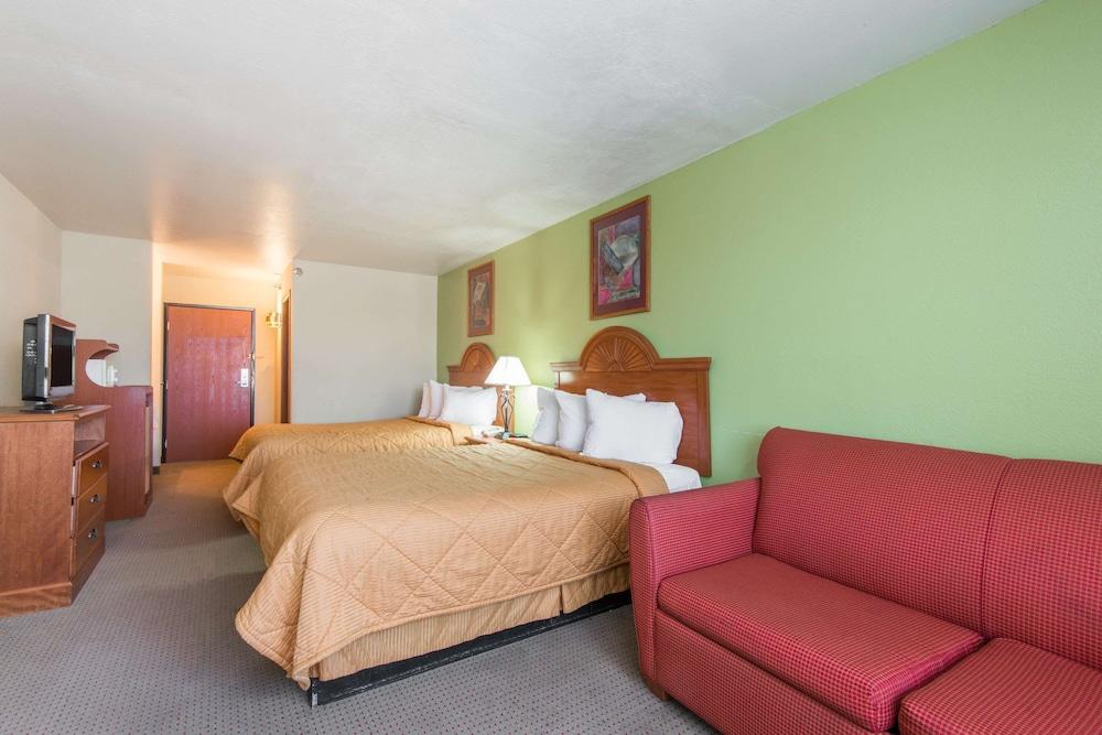Knights Inn Gallup at 3208 W Hwy 66 photo 7