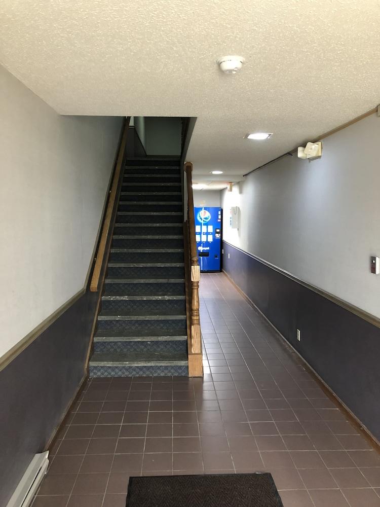 Denison Inn & Suites photo 52