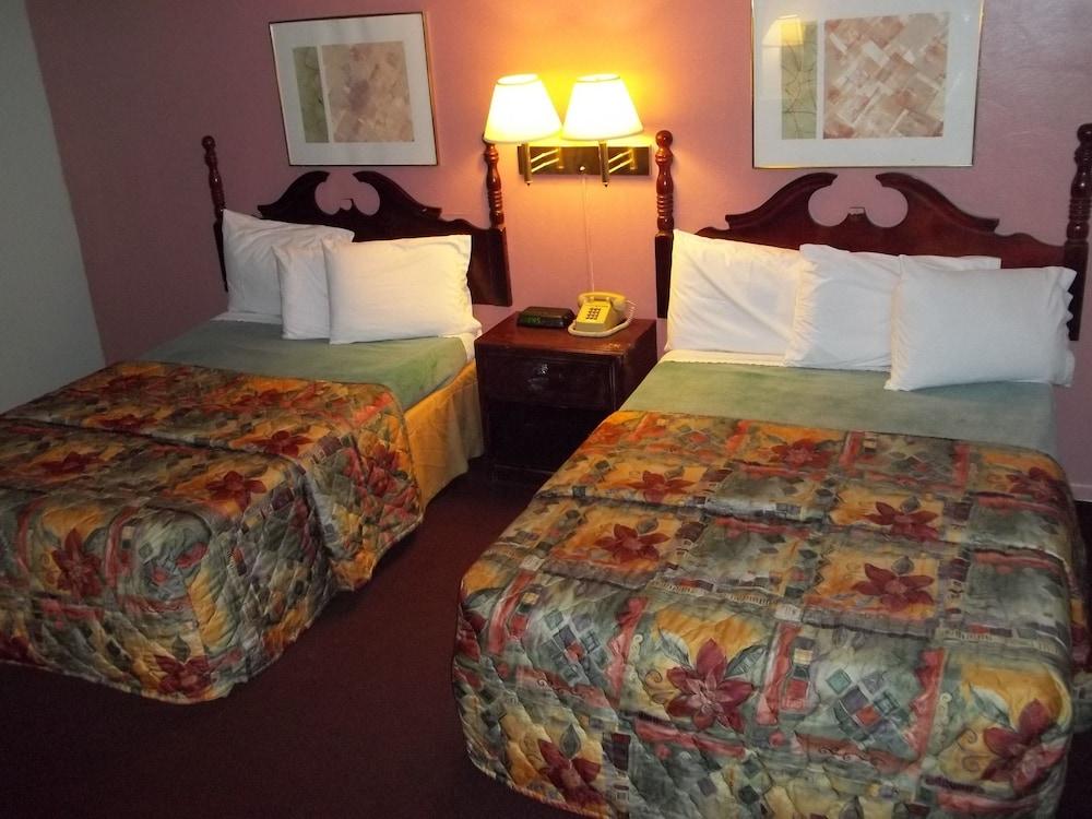 Royal Motel photo 24