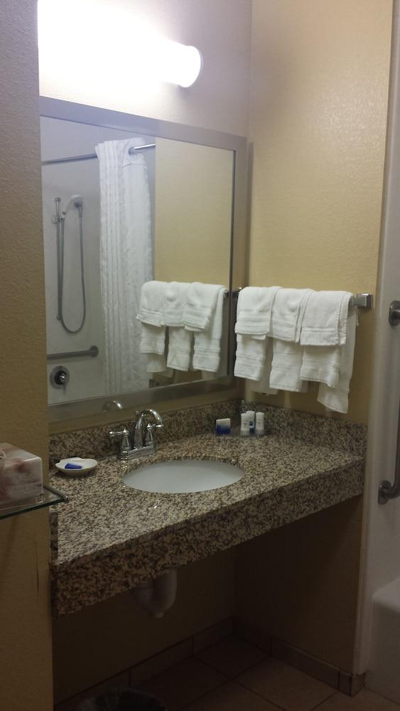 Paradise Inn & Suites photo 30