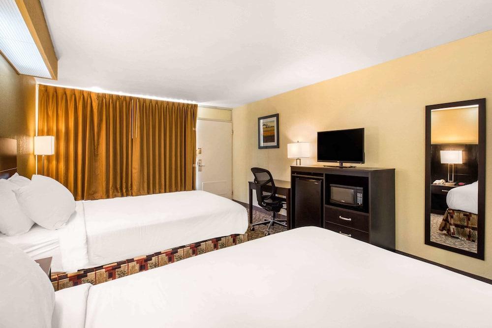 Ramada by Wyndham Santee I-95 photo 8