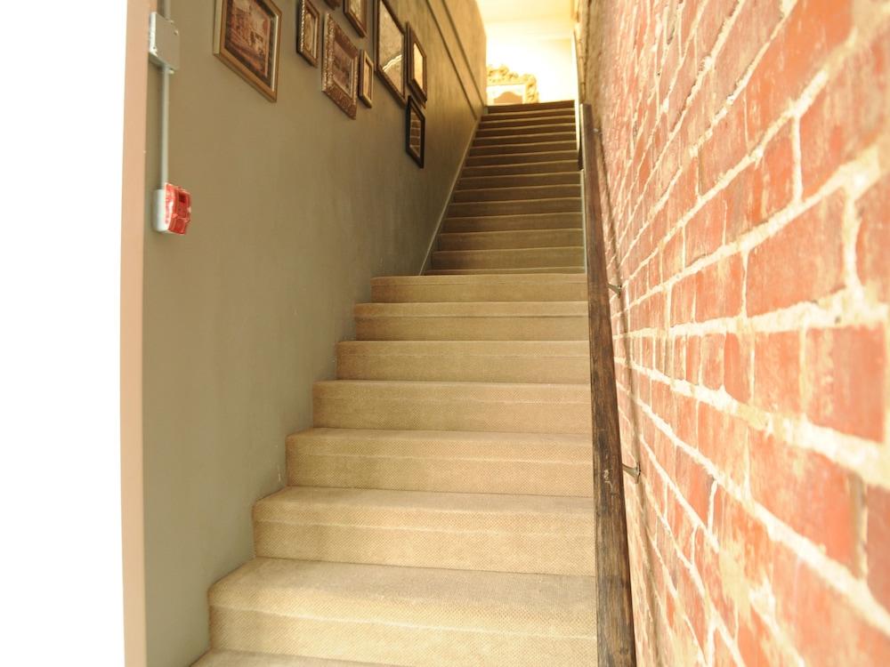 Hamilton House Inn photo 44