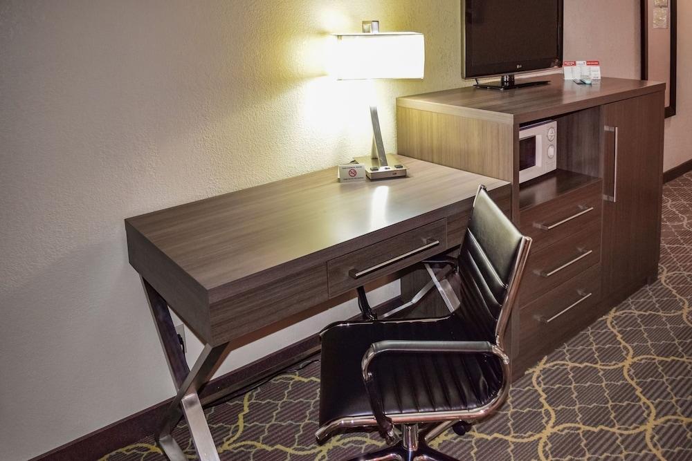 American Inn & Suites West Memphis I-40/I-55 photo 8