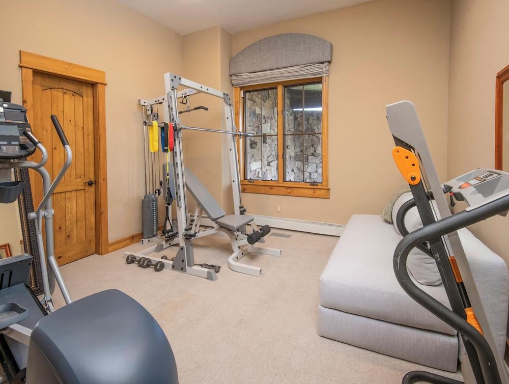 Snowberry by Elevation Accommodations photo 17