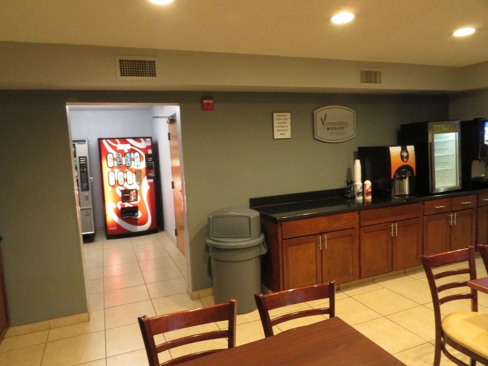 Rodeway Inn Austell Six Flags photo 4