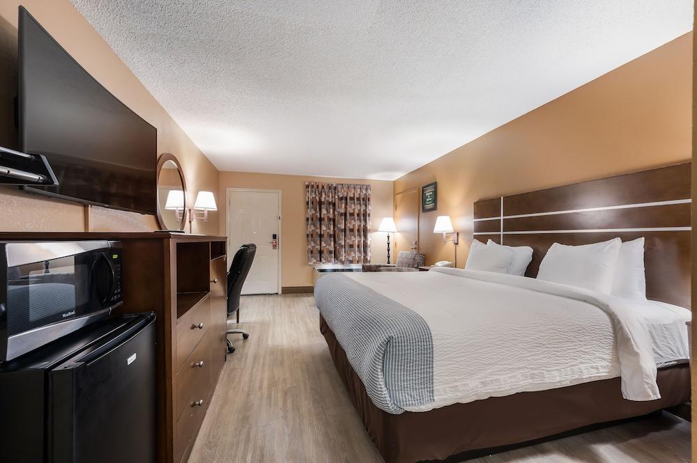 Econo Lodge Selmer photo 29