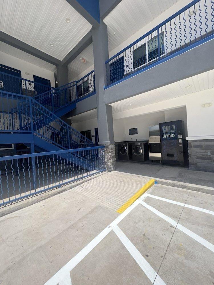 Elite Inn & Suites photo 18