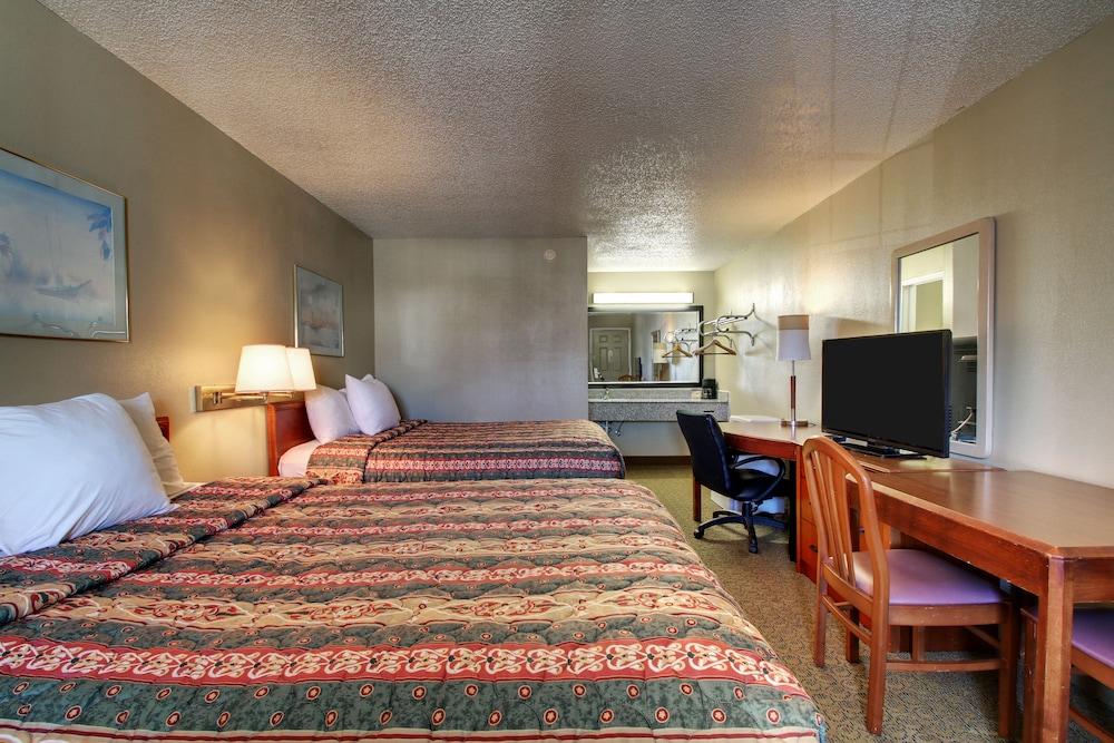 Key West Inn Wetumpka photo 3