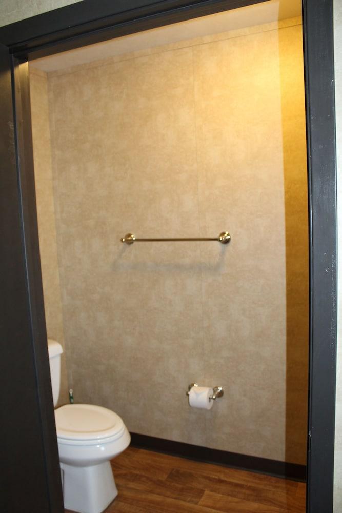 Target Hospitality-Seven Rivers Lodge Carlsbad photo 23