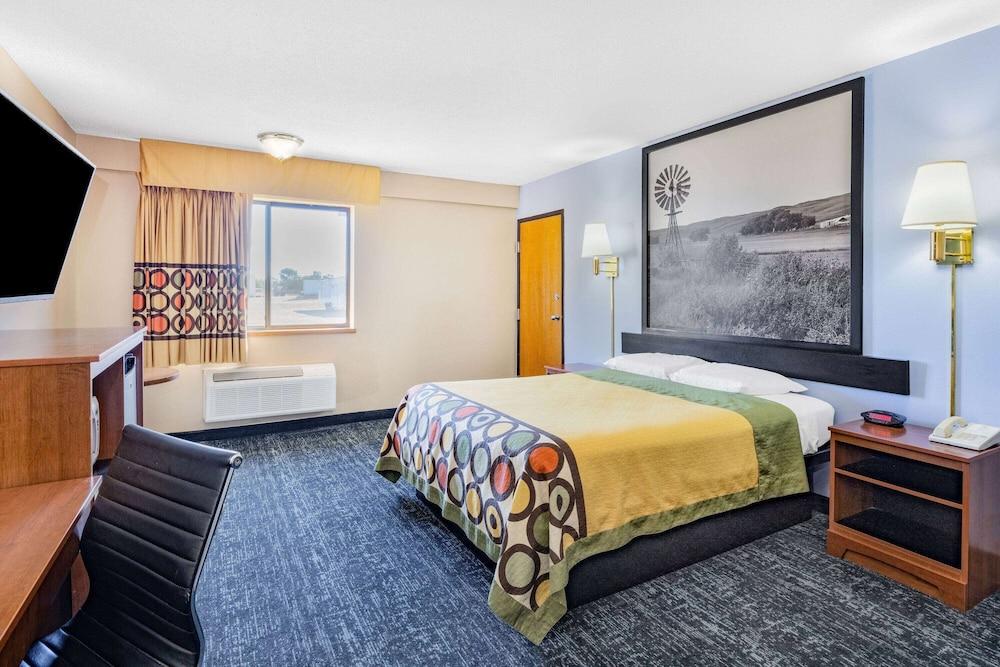 Super 8 by Wyndham Valentine NE photo 11