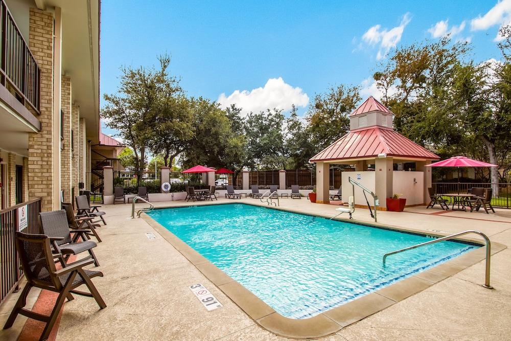 Red Roof Inn PLUS+ Dallas – Addison photo 29