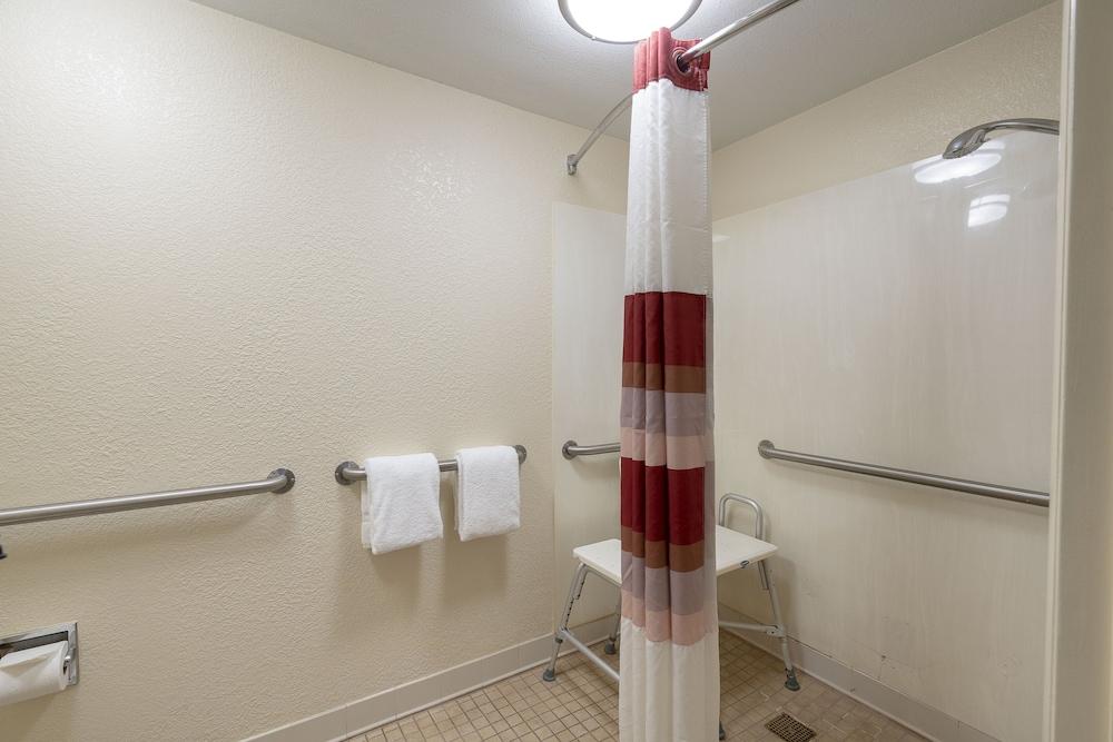 Red Roof Inn Columbia, MO photo 13