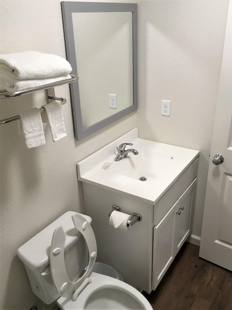 Stay Plus Extended Stay Suites photo 24