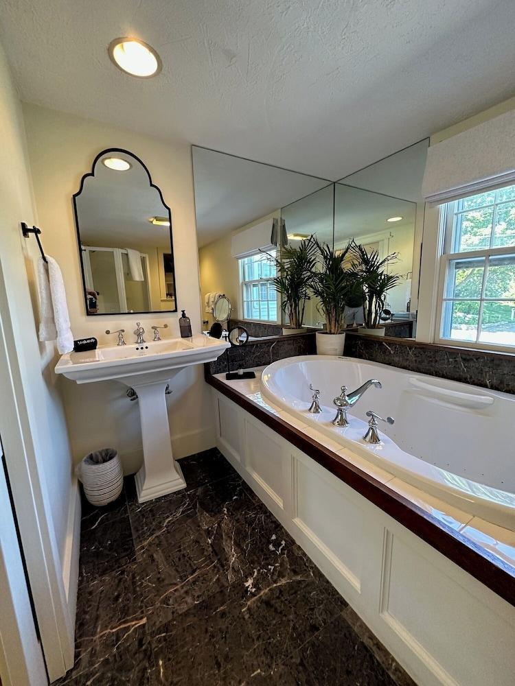 Inn at Perkins Cove photo 65