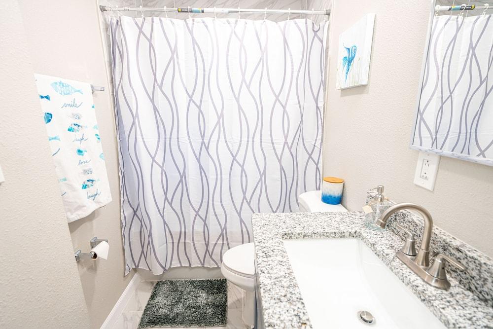 University Serenity Suites 14th photo 17
