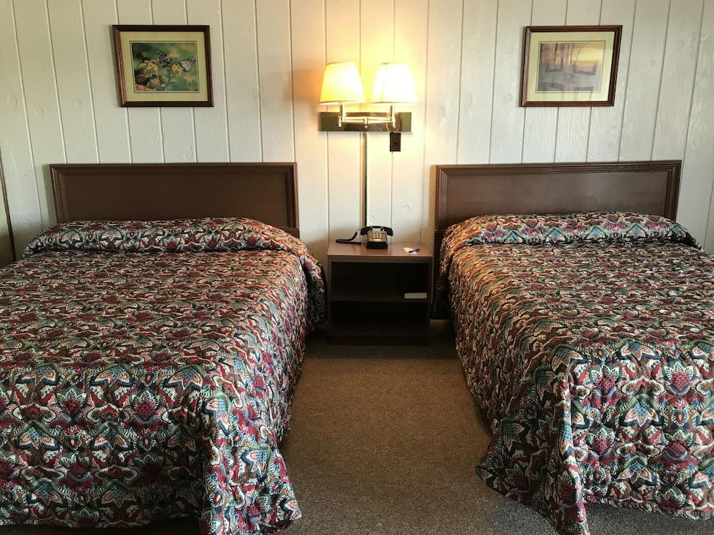 Colonial Hotel-Motel photo 4