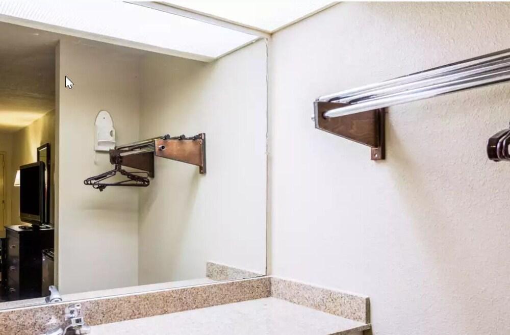 Econo Lodge Birmingham - Hoover photo 7