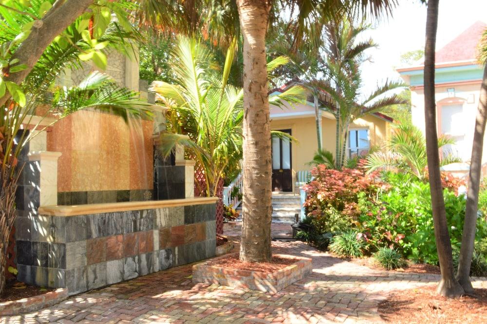 Southernmost House photo 71