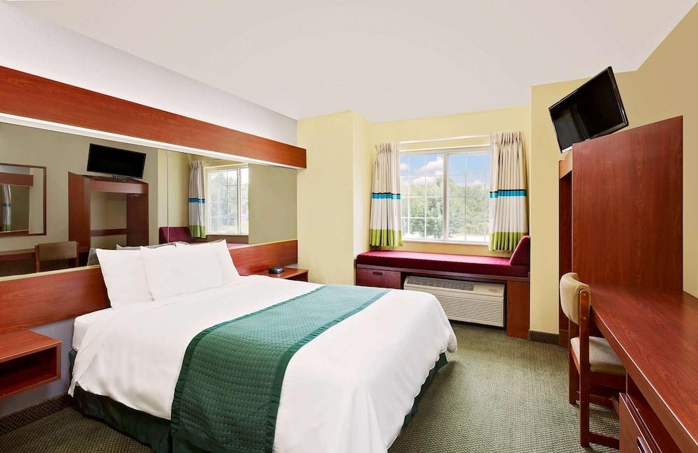 Microtel Inn & Suites by Wyndham Thomasville/High Point/Lexi photo 25