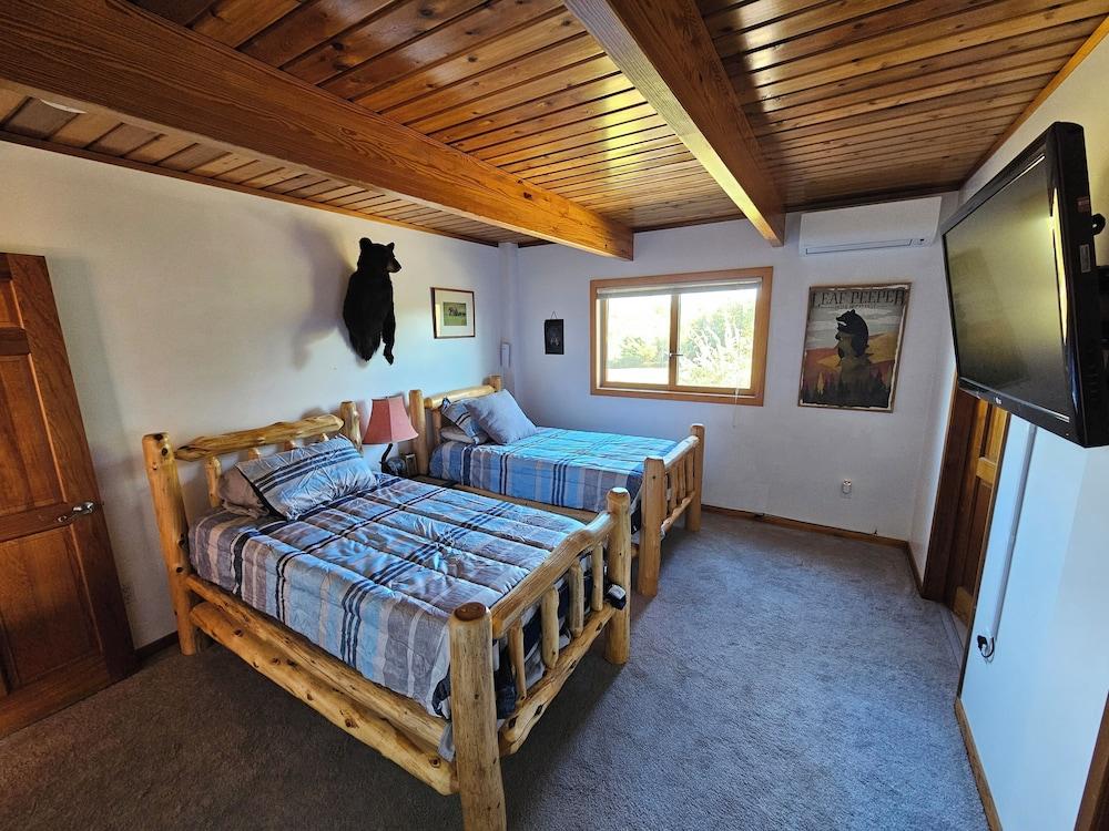 Bear Mountain Lodge photo 41