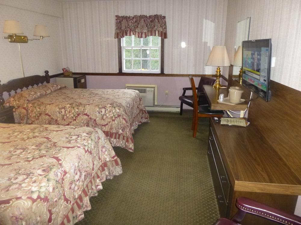 Smoketown Inn photo 8