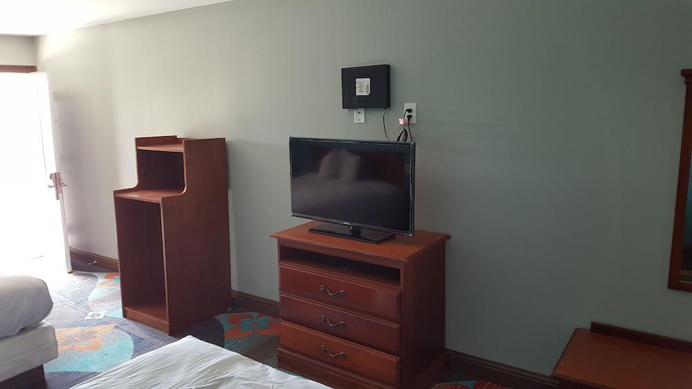 Fortuna Redwood Inn photo 3