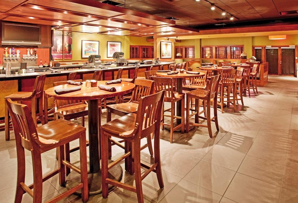 Holiday Inn Manhattan at the Campus by IHG photo 7