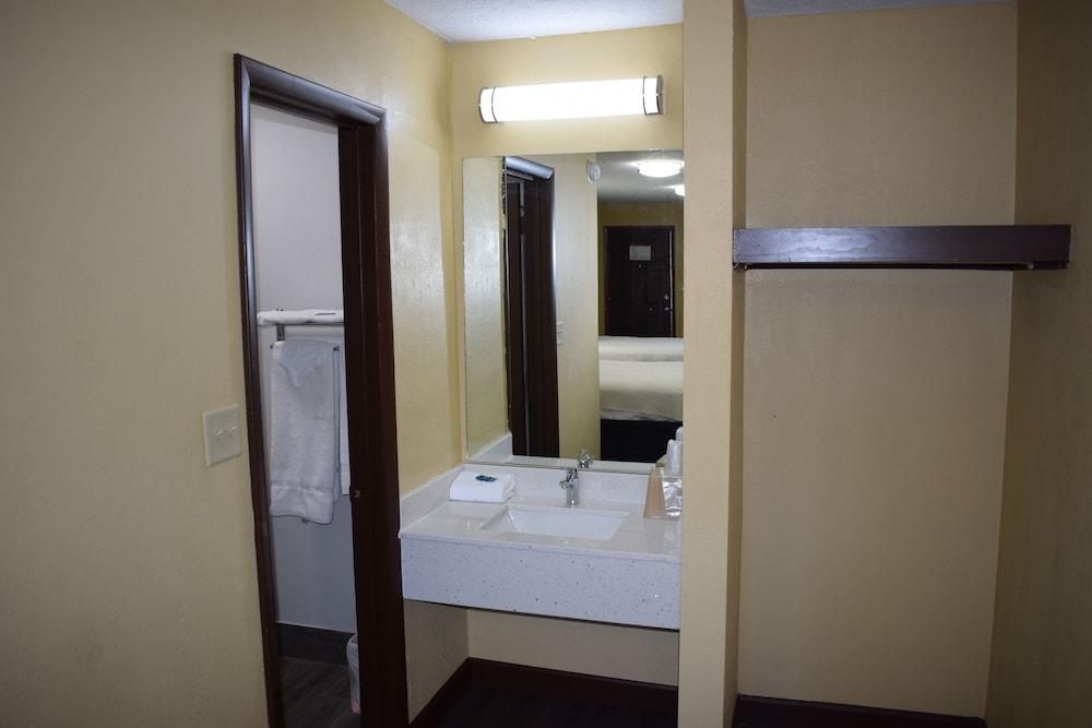 Budget Inn Ardmore photo 22
