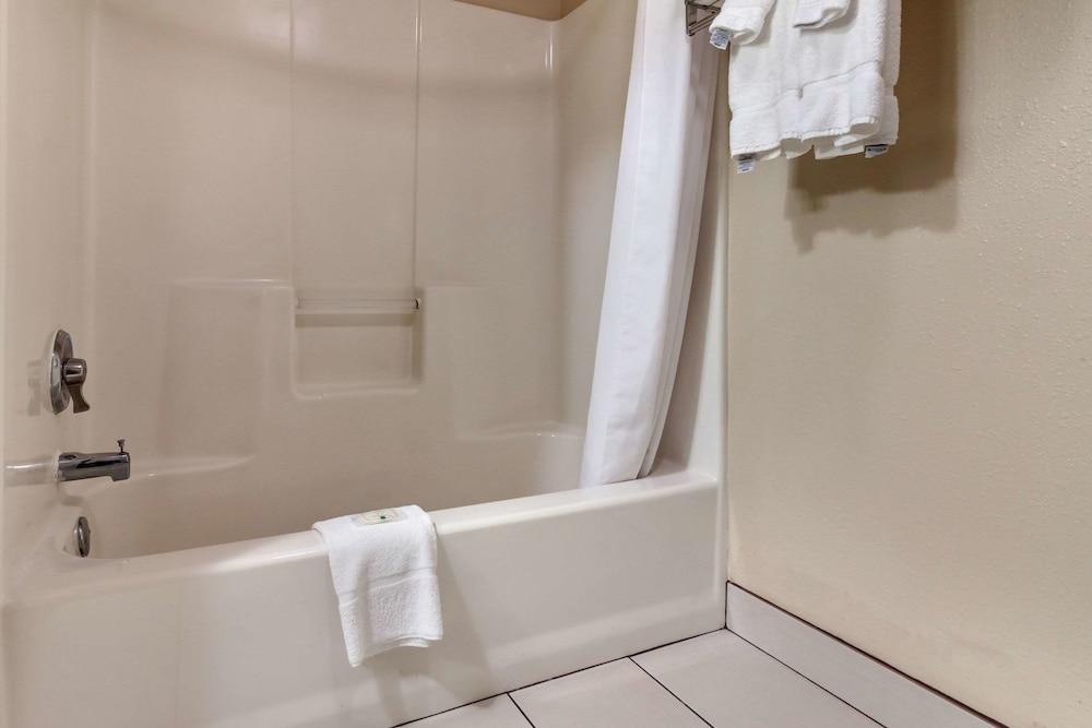 Quality Inn Hays I-70 photo 22