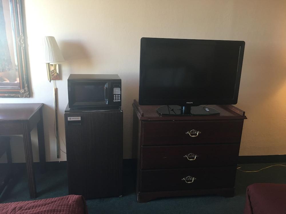 Derby Inn & Suites photo 15